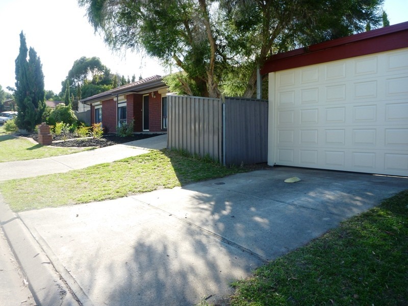 4 Ken Road, Aberfoyle Park SA 5159