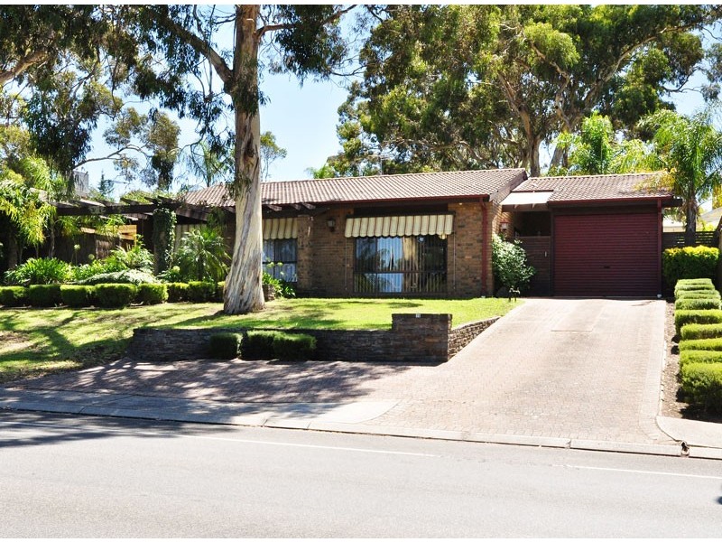 15 Sunnymeade Drive, Aberfoyle Park SA 5159