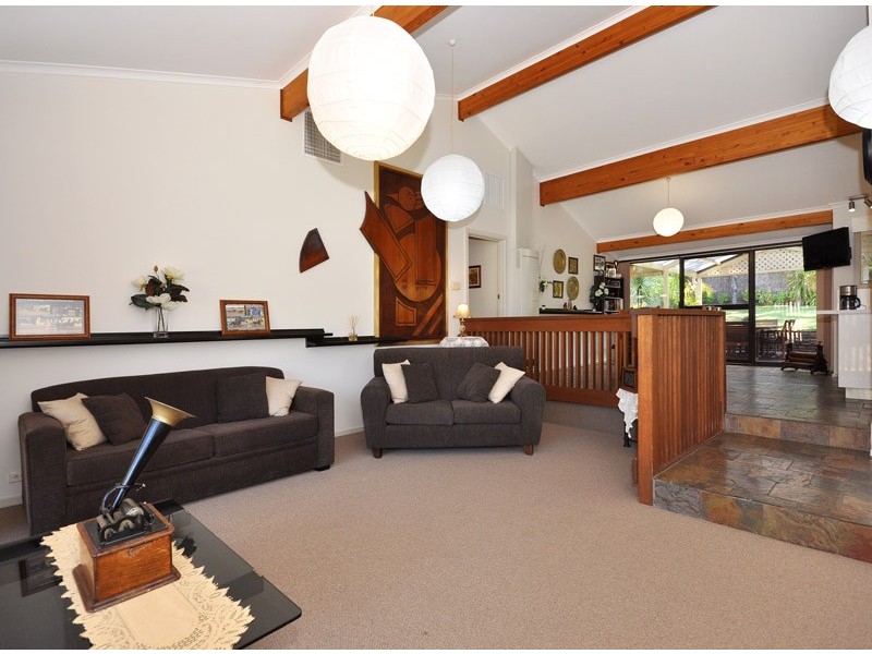 15 Sunnymeade Drive, Aberfoyle Park SA 5159