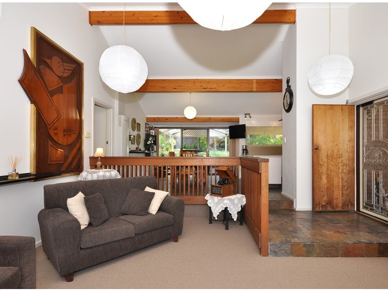 15 Sunnymeade Drive, Aberfoyle Park SA 5159