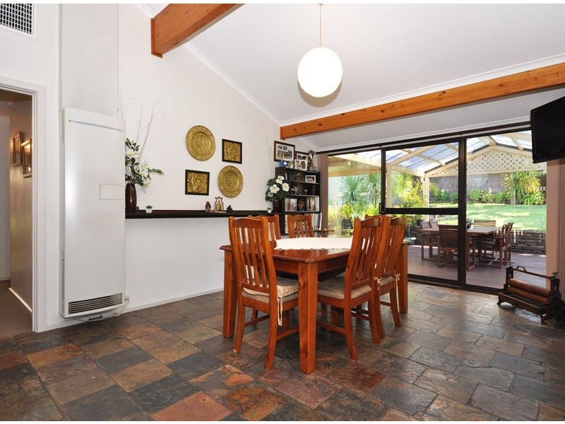 15 Sunnymeade Drive, Aberfoyle Park SA 5159