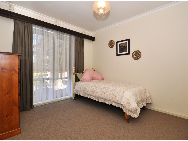 15 Sunnymeade Drive, Aberfoyle Park SA 5159
