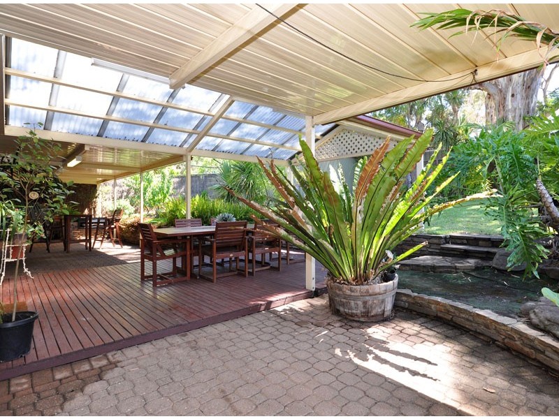 15 Sunnymeade Drive, Aberfoyle Park SA 5159