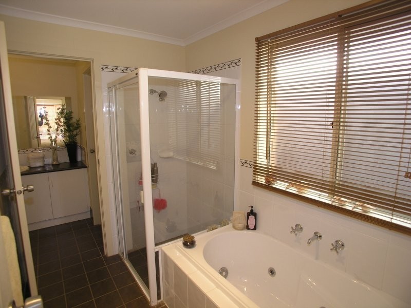 10 Kari Crescent, Huntfield Heights SA 5163