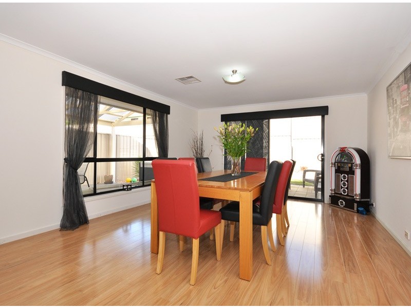 16 Cairns Way, Seaford Rise SA 5169