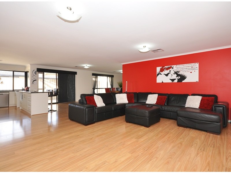 16 Cairns Way, Seaford Rise SA 5169