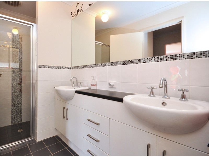 16 Cairns Way, Seaford Rise SA 5169