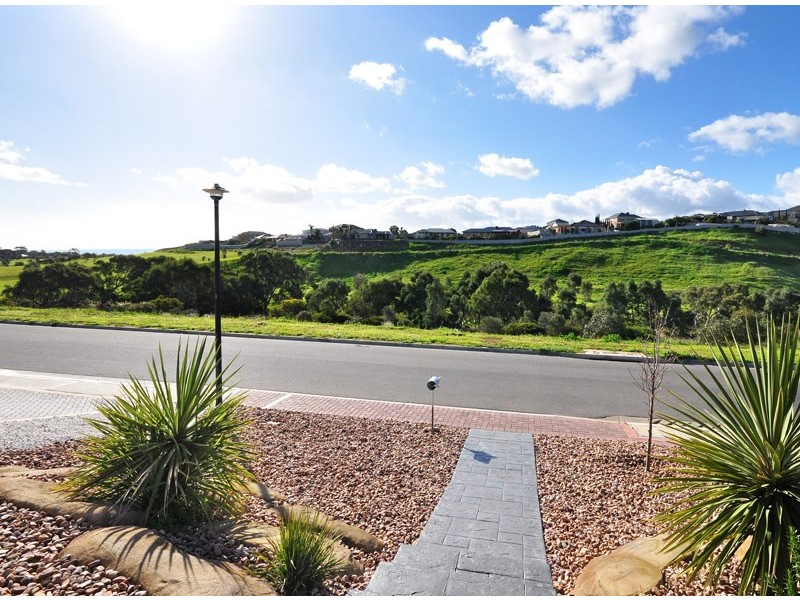 16 Cairns Way, Seaford Rise SA 5169