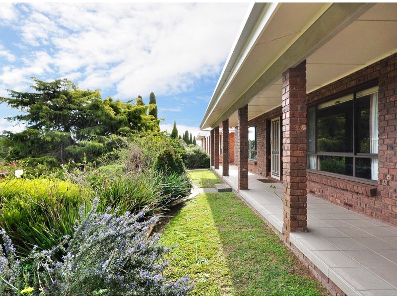 25 Banksia Road, Aberfoyle Park SA 5159