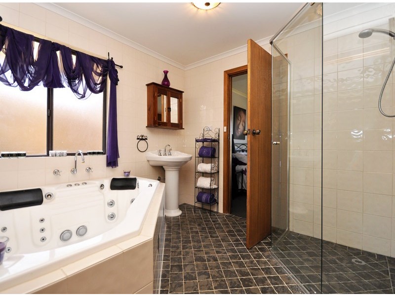 126 Broadmeadow Drive, Flagstaff Hill SA 5159