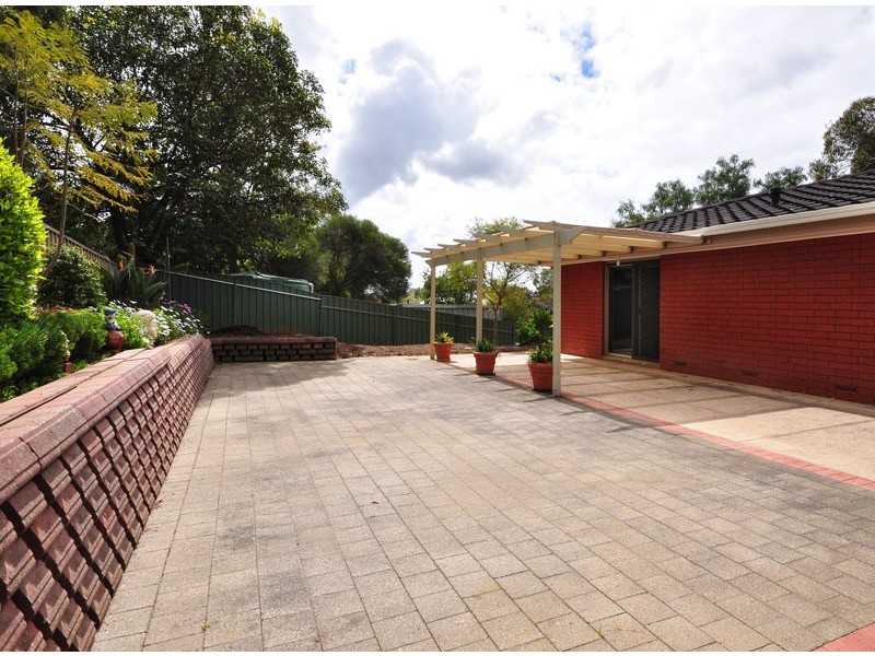 3 Horseshoe Drive, Aberfoyle Park SA 5159
