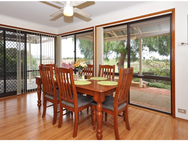 14 Lyons Circuit, Trott Park SA 5158