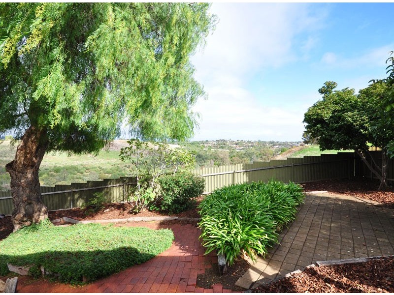 14 Lyons Circuit, Trott Park SA 5158