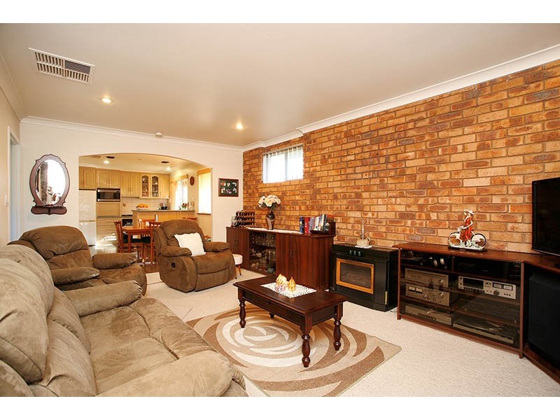 5 Valleyview Crescent, Hackham West SA 5163