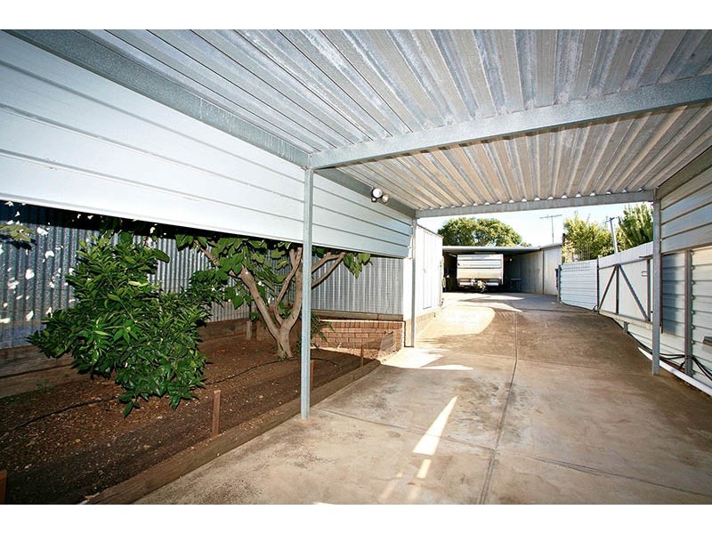 5 Valleyview Crescent, Hackham West SA 5163