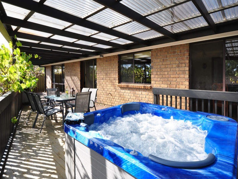 31 Outlook Drive, Aberfoyle Park SA 5159