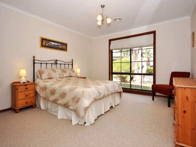 31 Outlook Drive, Aberfoyle Park SA 5159