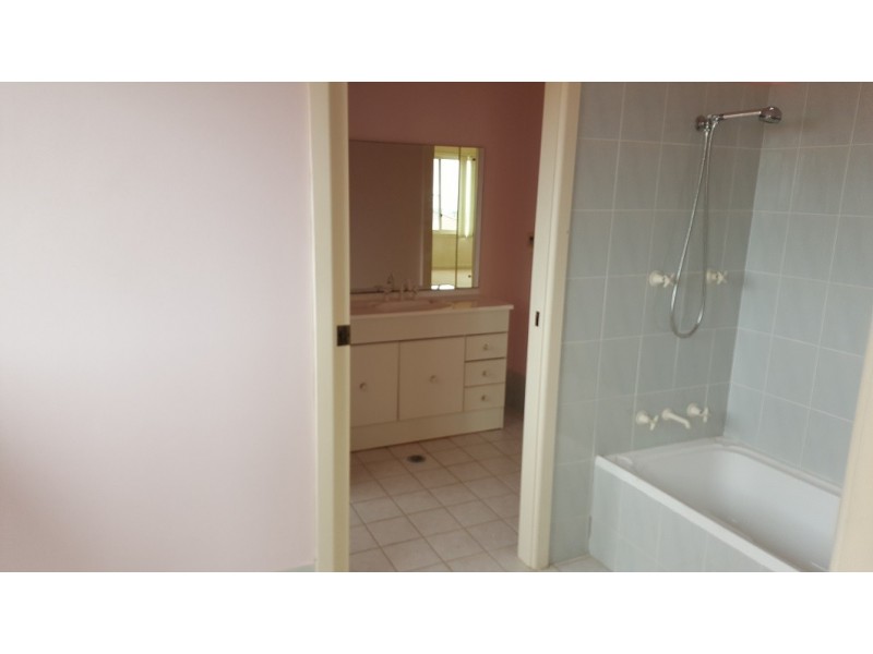 6 Lascelles Rd South (entry from Warringah Rd), Narraweena NSW 2099