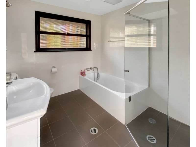 18 Londonderry Drive, Killarney Heights NSW 2087