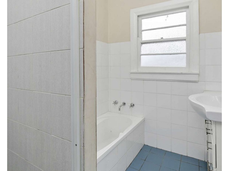 293 Warringah Rd, Beacon Hill NSW 2100