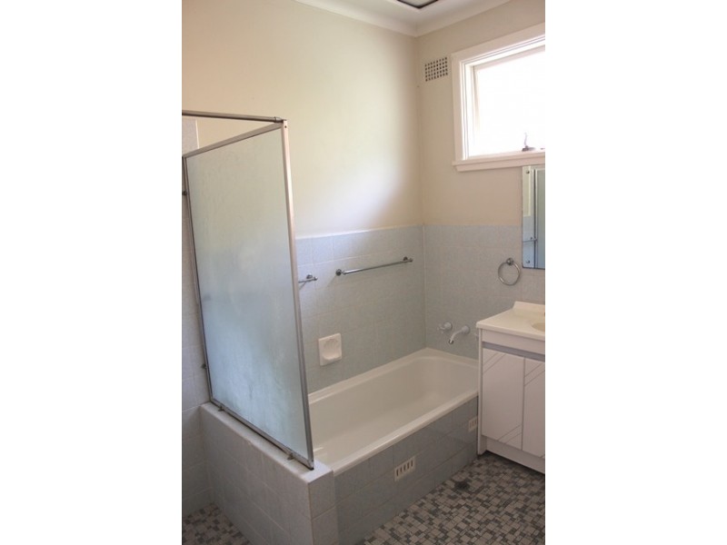 1 Emmett Place, Killarney Heights NSW 2087