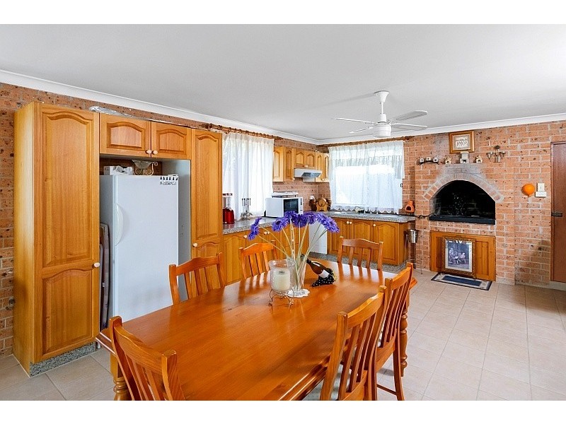 23 Warrina Avenue, Summerland Point NSW 2259