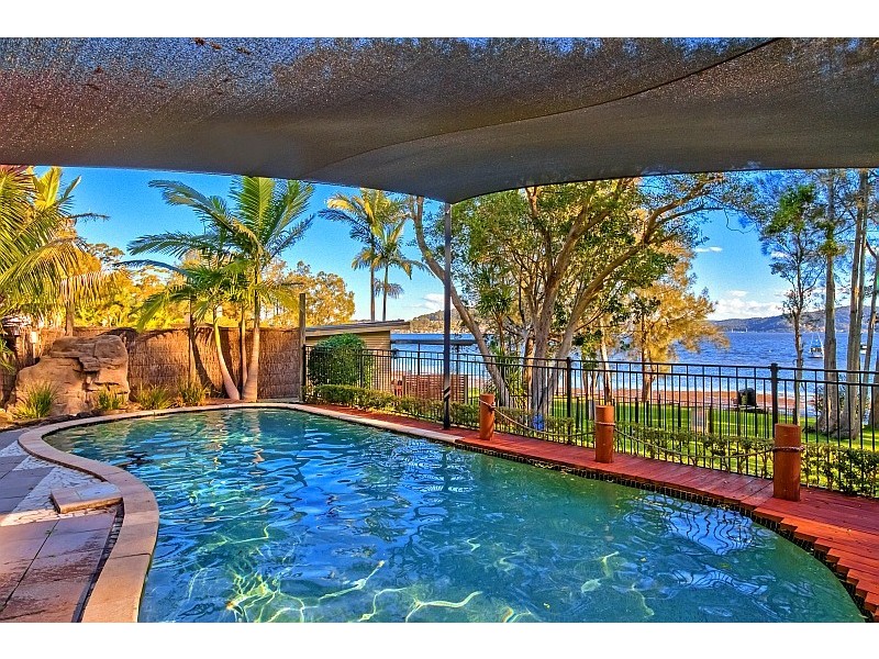 313 Avoca Drive, Green Point NSW 2251
