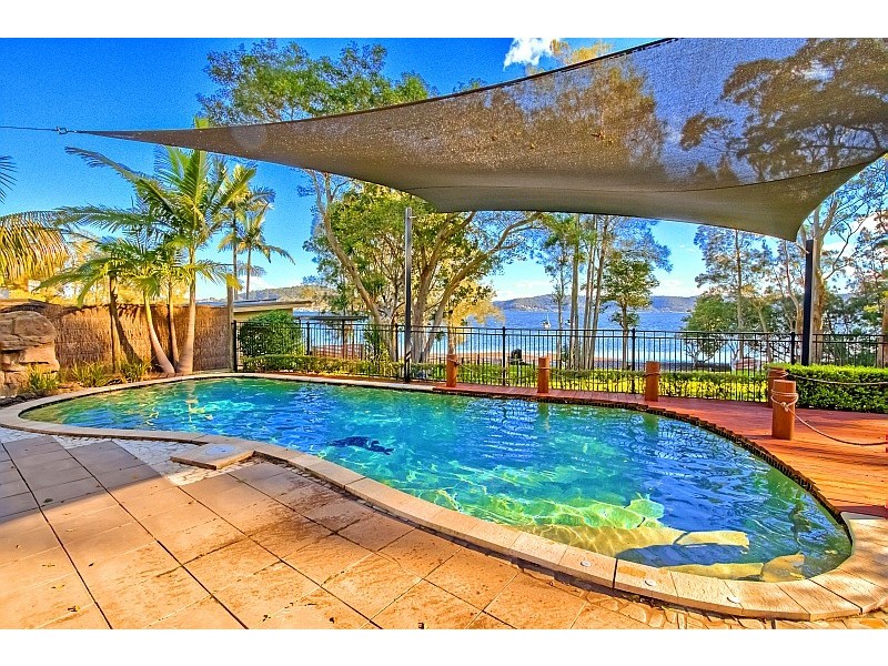 313 Avoca Drive, Green Point NSW 2251