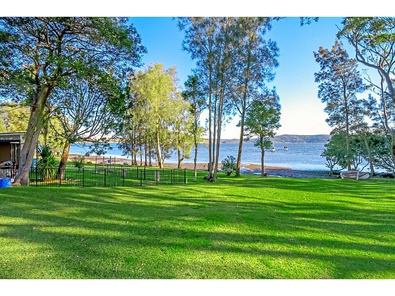 313 Avoca Drive, Green Point NSW 2251