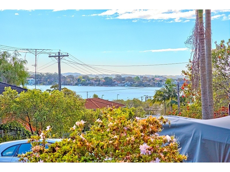 24 Talinga Ave, Point Clare NSW 2250