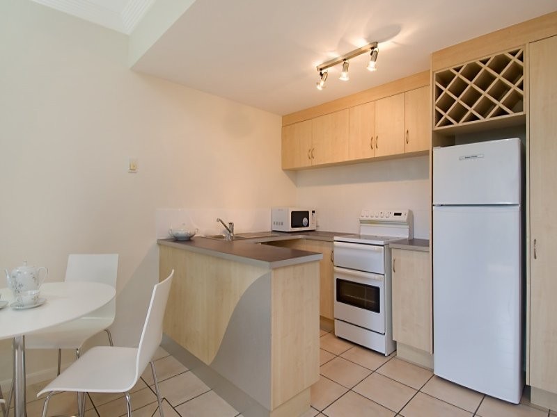 8/10 Digger Street, Cairns North QLD 4870