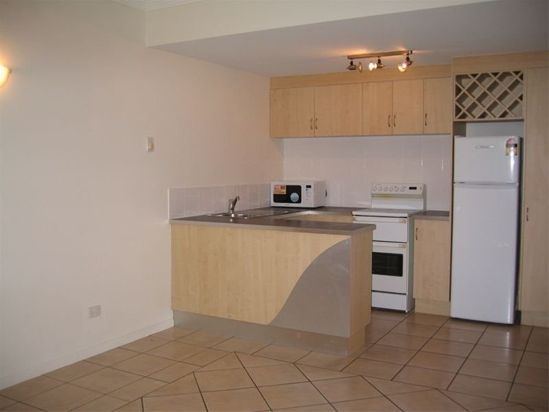 8/10 Digger Street, Cairns North QLD 4870