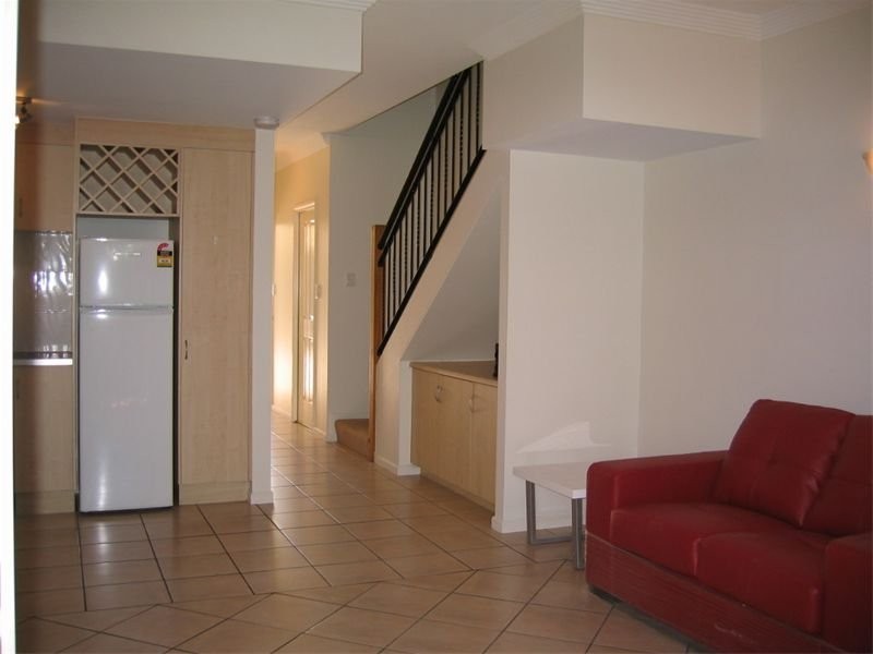 8/10 Digger Street, Cairns North QLD 4870