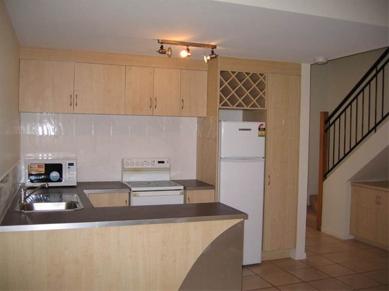 8/10 Digger Street, Cairns North QLD 4870