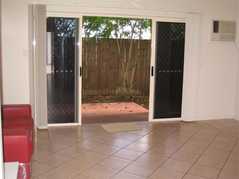 8/10 Digger Street, Cairns North QLD 4870