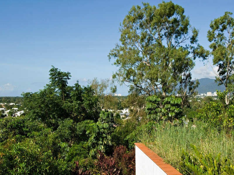 49/8 Munro Terrace, Mooroobool QLD 4870