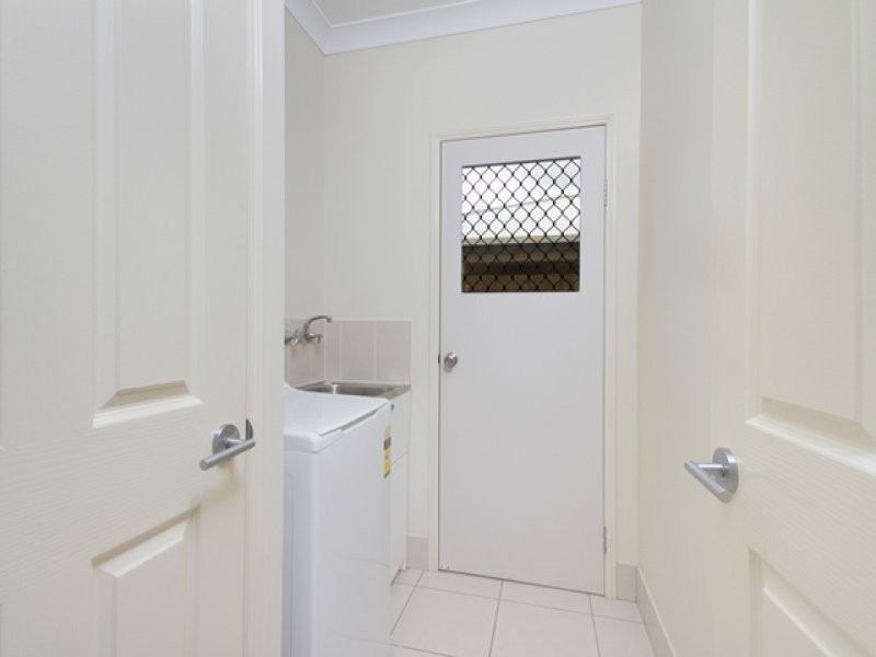 33 Fitzmaurice Drive, Bentley Park QLD 4869