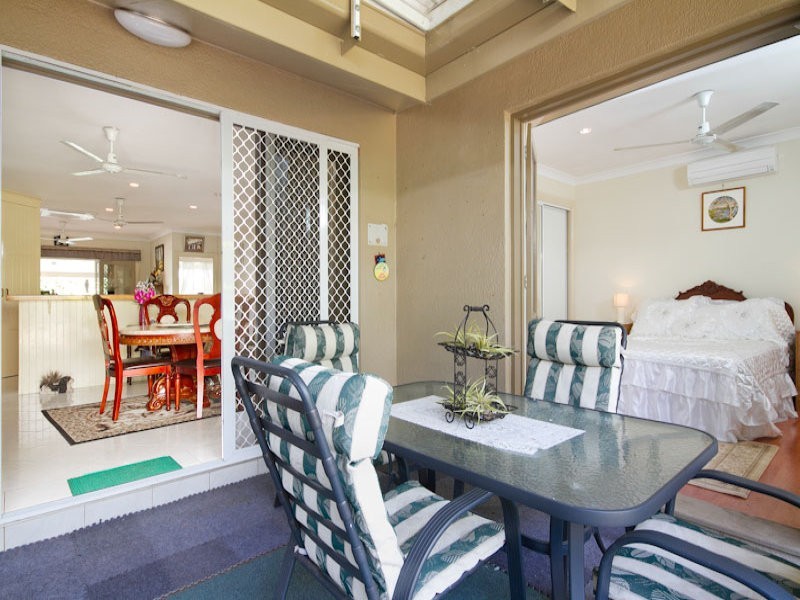 1 Rosemont Court, Mooroobool QLD 4870