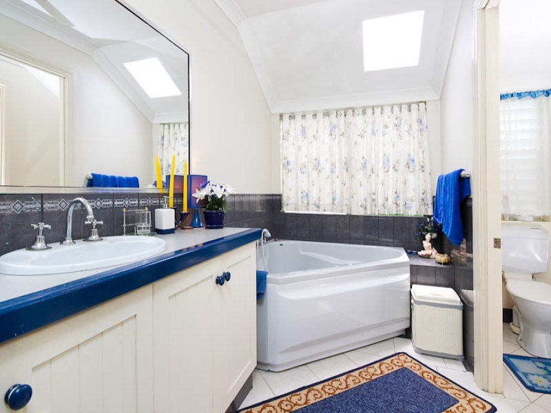 1 Rosemont Court, Mooroobool QLD 4870