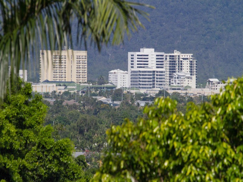 1 Rosemont Court, Mooroobool QLD 4870