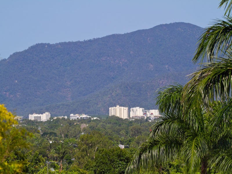 1 Rosemont Court, Mooroobool QLD 4870