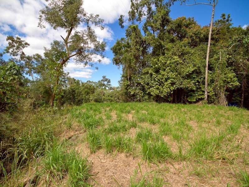 8 Julian Close, Mooroobool QLD 4870
