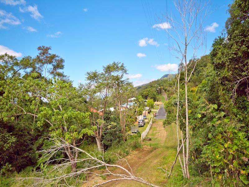 8 Julian Close, Mooroobool QLD 4870