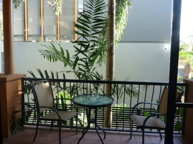17/255 Lake Street, Cairns North QLD 4870