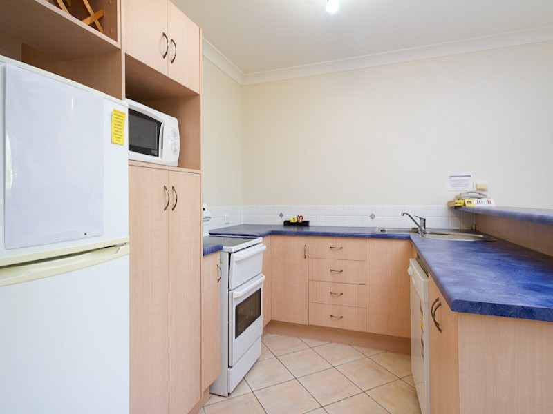 38/255 Lake Street, Cairns QLD 4870