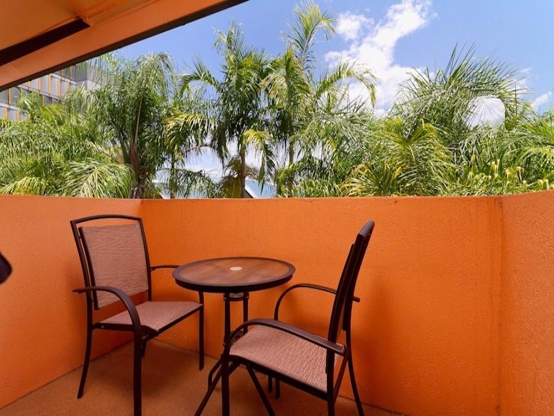 38/255 Lake Street, Cairns QLD 4870