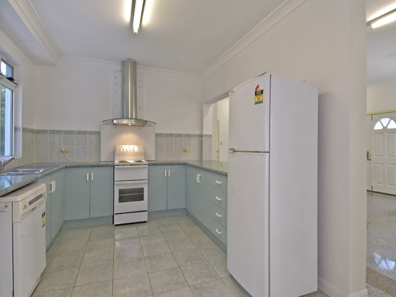 26-28 Woodridge Close, Redlynch QLD 4870