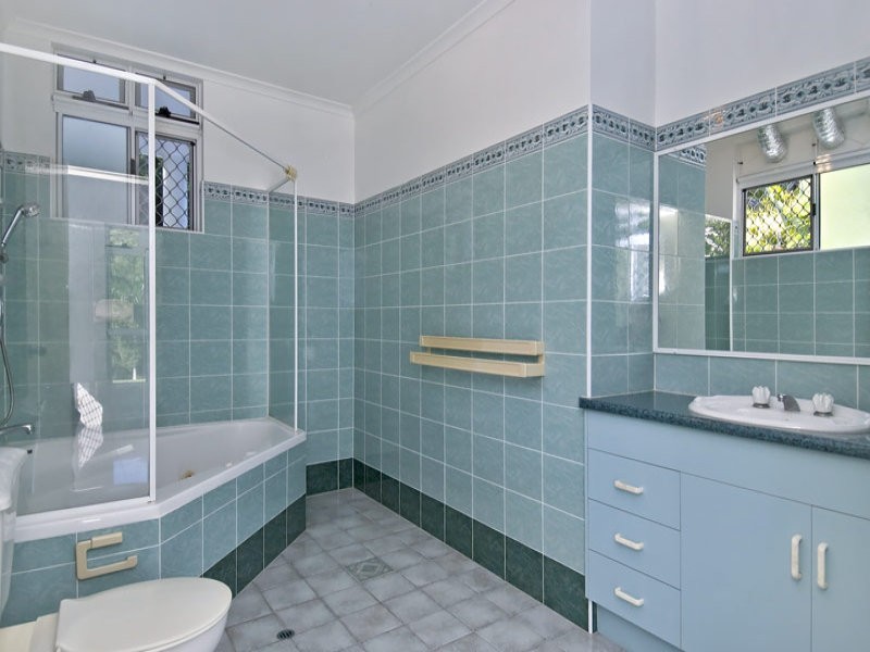 26-28 Woodridge Close, Redlynch QLD 4870