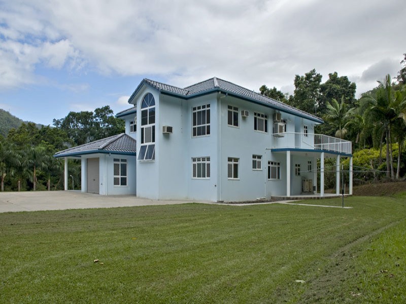 26-28 Woodridge Close, Redlynch QLD 4870