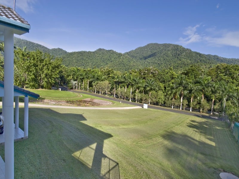 26-28 Woodridge Close, Redlynch QLD 4870